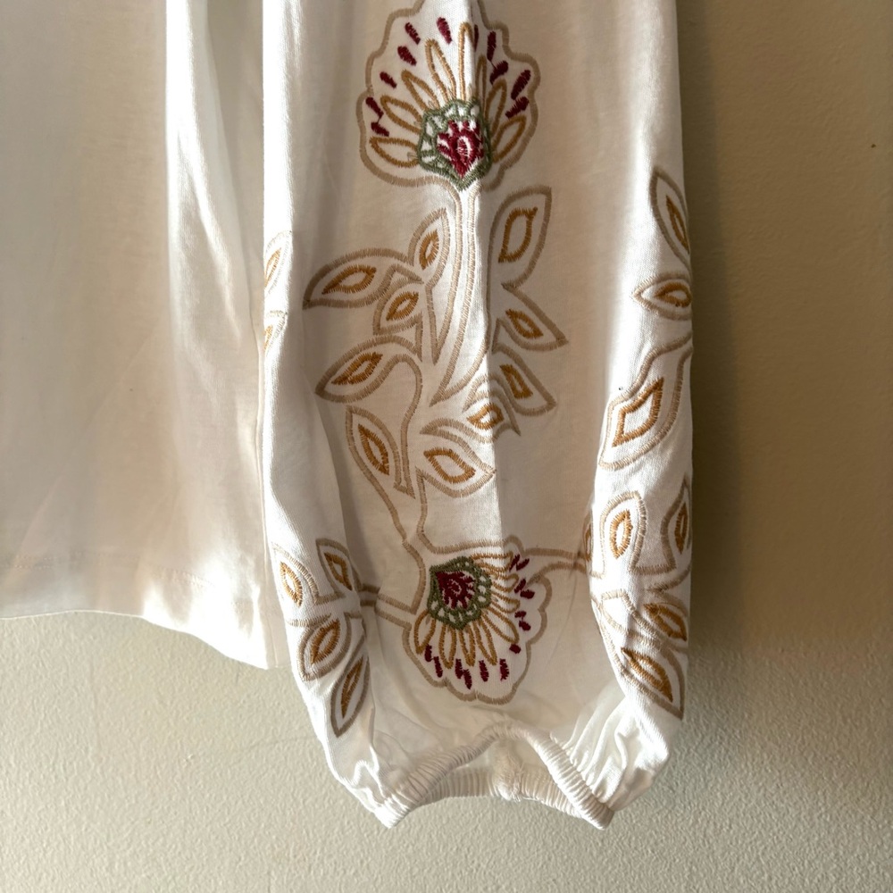 Mexx Cream long sleeve shirt with Floral Embroidery, NWT, Size Small - Picture 5 of 11